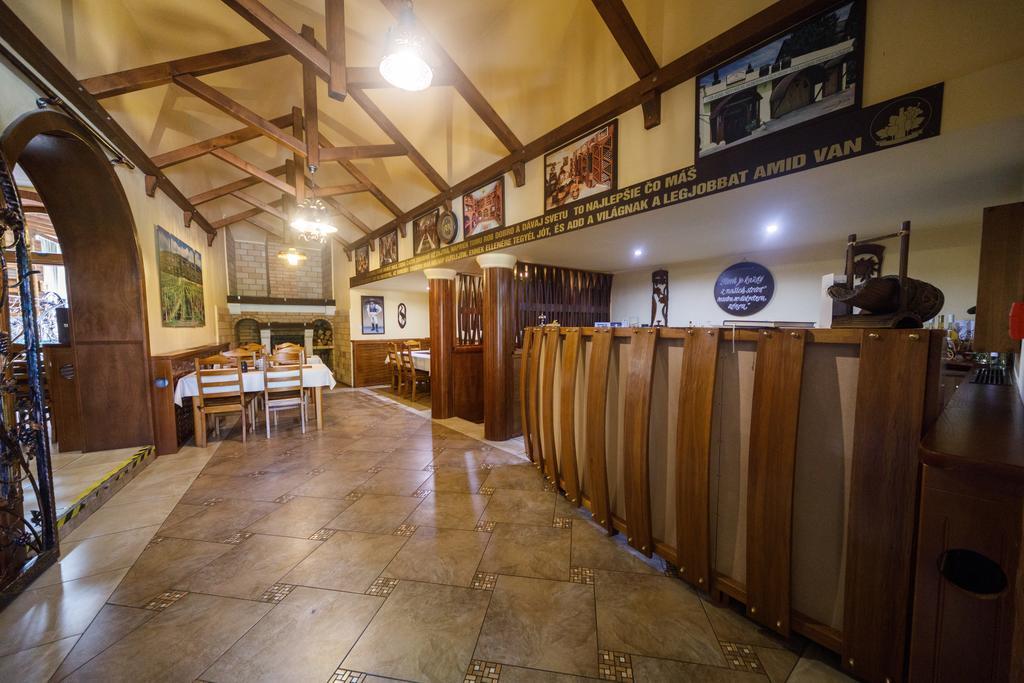 Tokaj Zlata Putna - Restaurant & Pension Vinicky Экстерьер фото