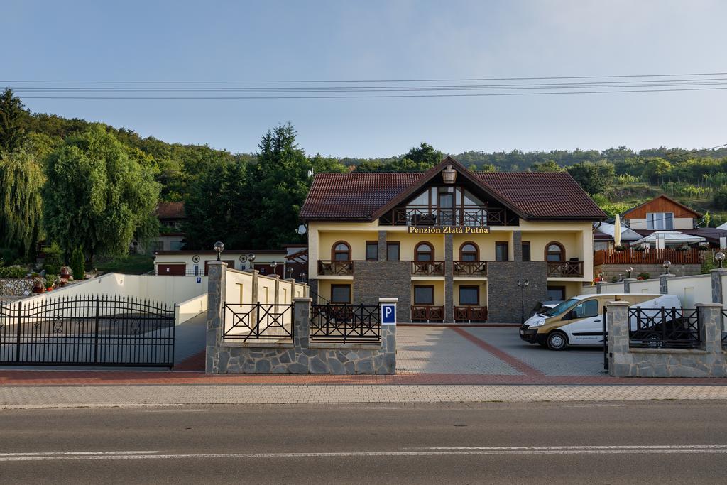 Tokaj Zlata Putna - Restaurant & Pension Vinicky Экстерьер фото
